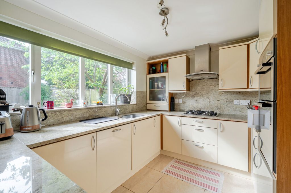 Property photo 3 of 12 1441019-11-69E11d...