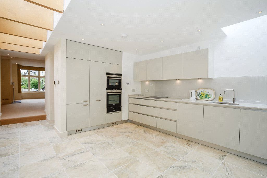 Property photo 3 of 7 Kitchen