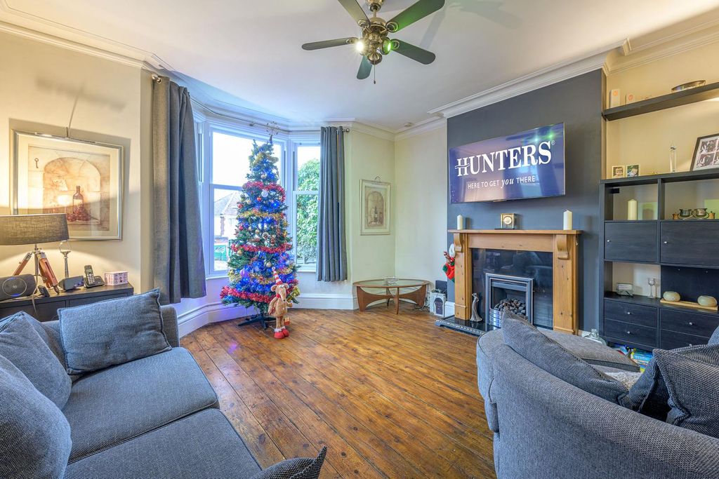 Property photo 2 of 20