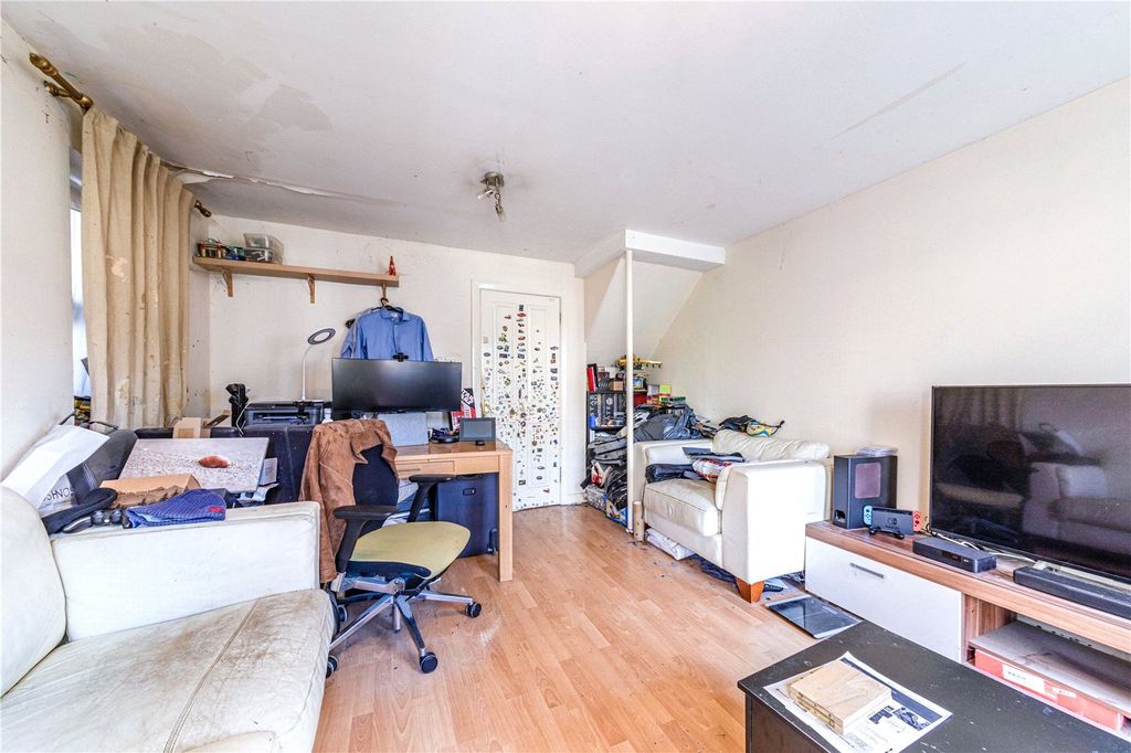 Property photo 3 of 14 Sitting Room