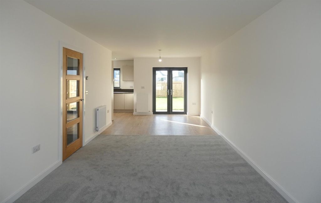 Property photo 2 of 15 13 Poulsom Avenue  (12).Jpg