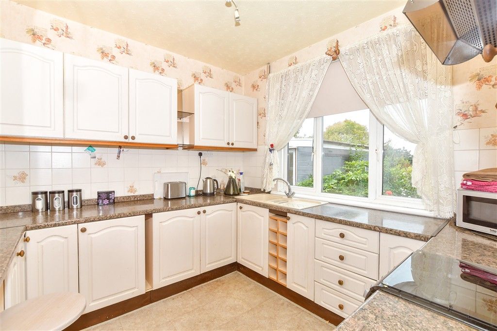 Property photo 1 of 11 Kitchen