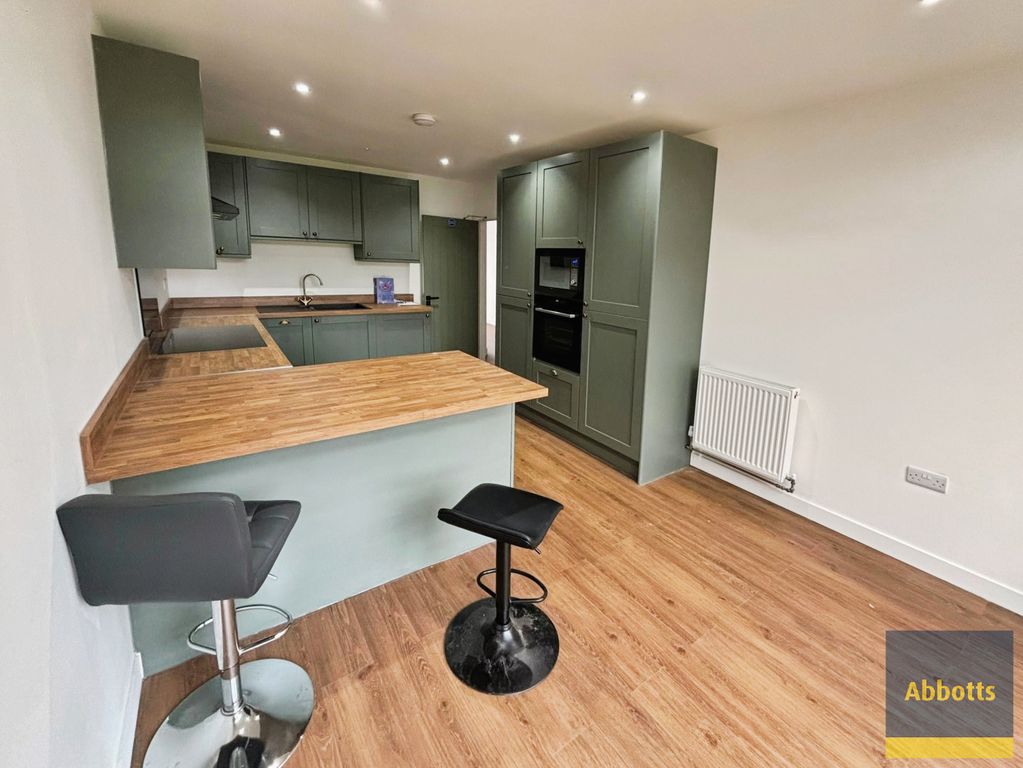 Property photo 2 of 8 Kitchen