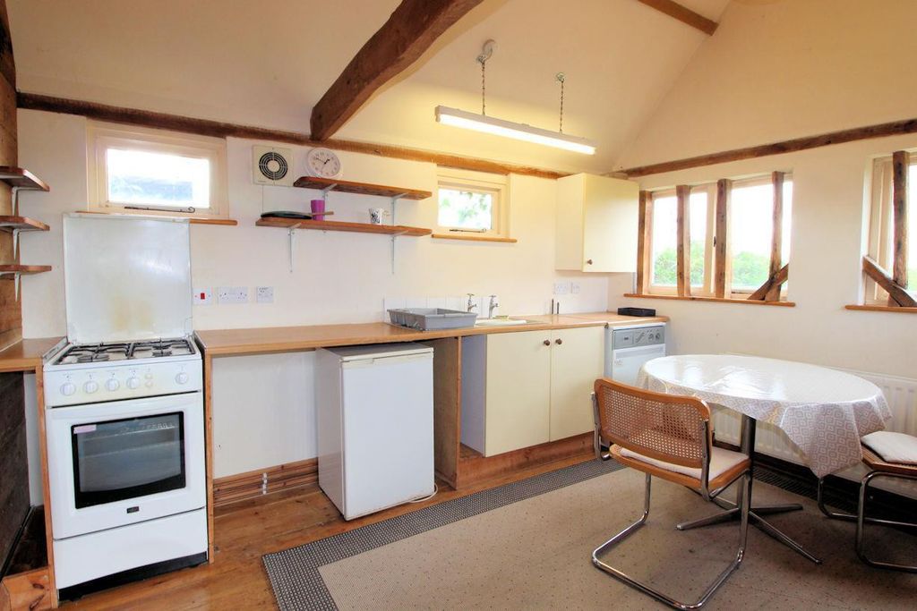 Property photo 2 of 6 Kitchen