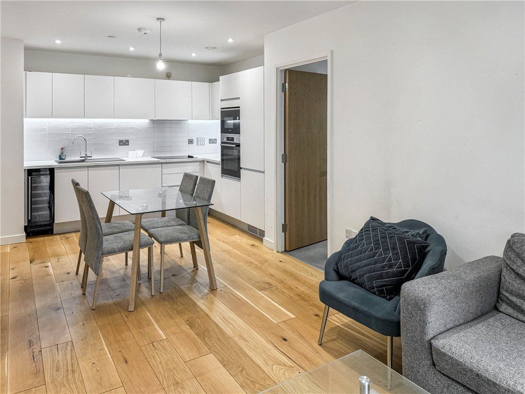 Property photo 2 of 17 Picture No. 25