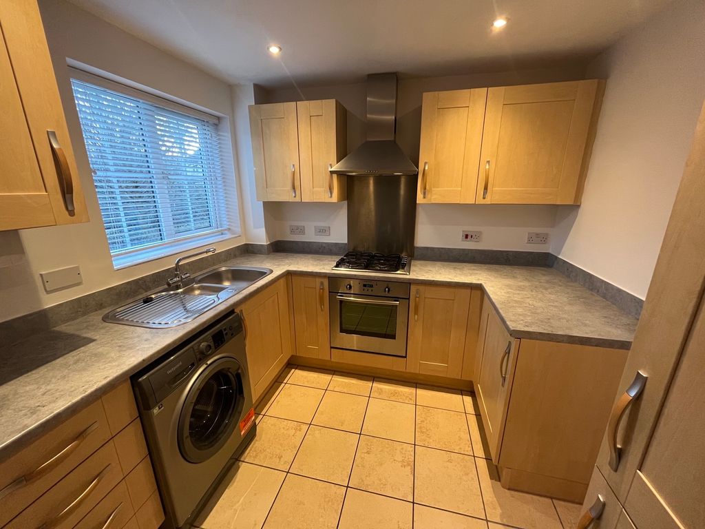 Property photo 3 of 8 Kitchen
