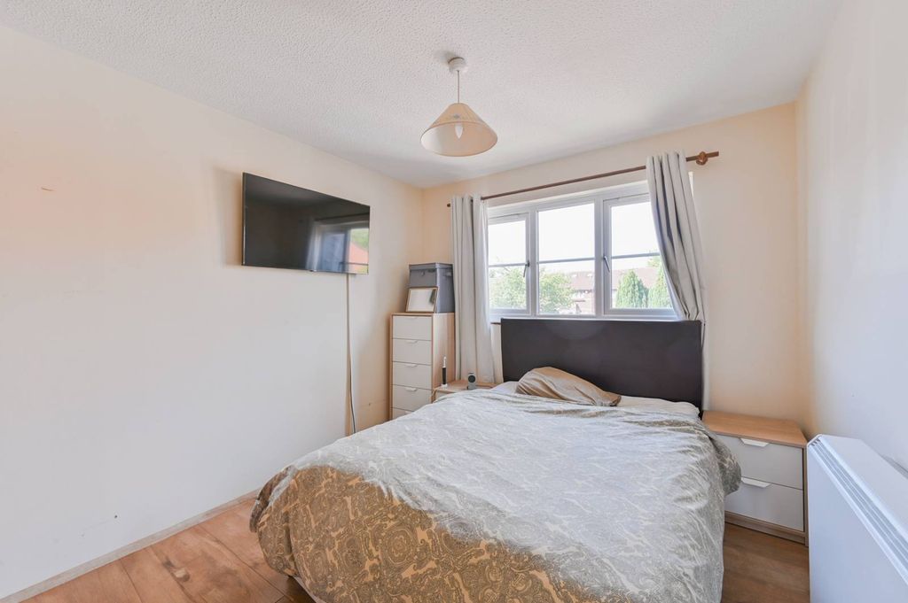 Property photo 2 of 6