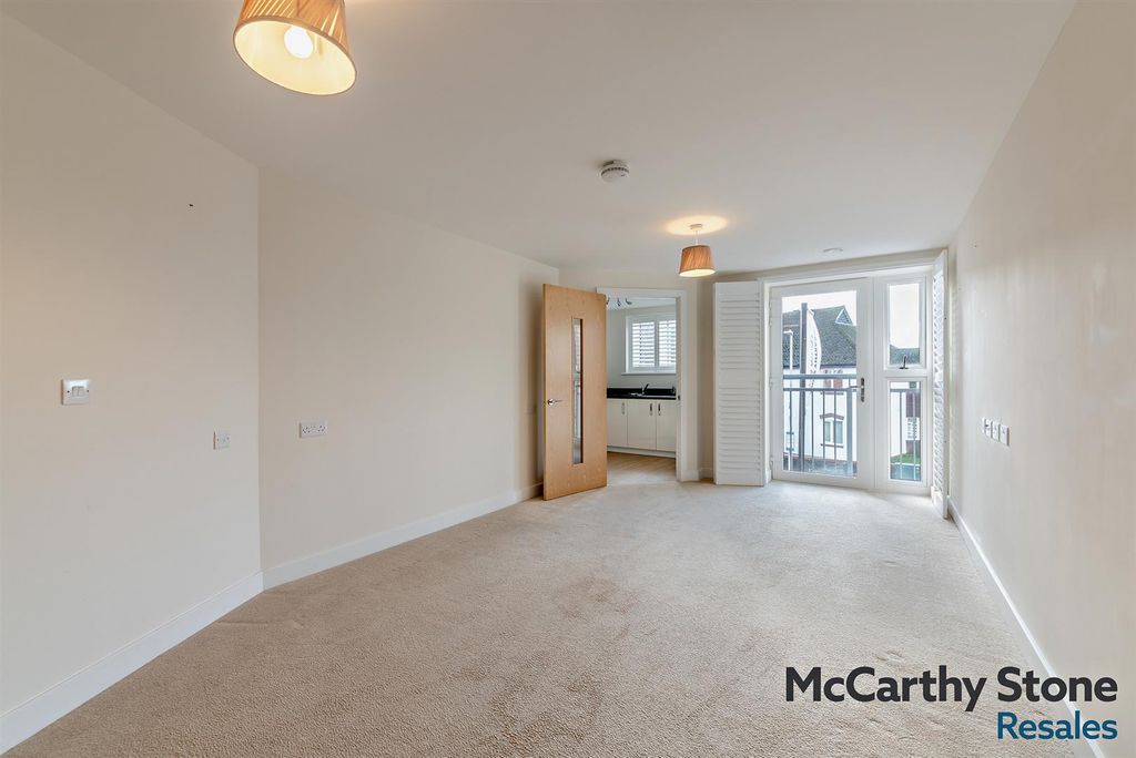 Property photo 2 of 30 8676317-Interior05-800.Jpg