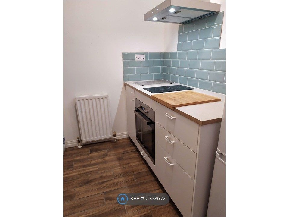 Property photo 2 of 9 Kitchen