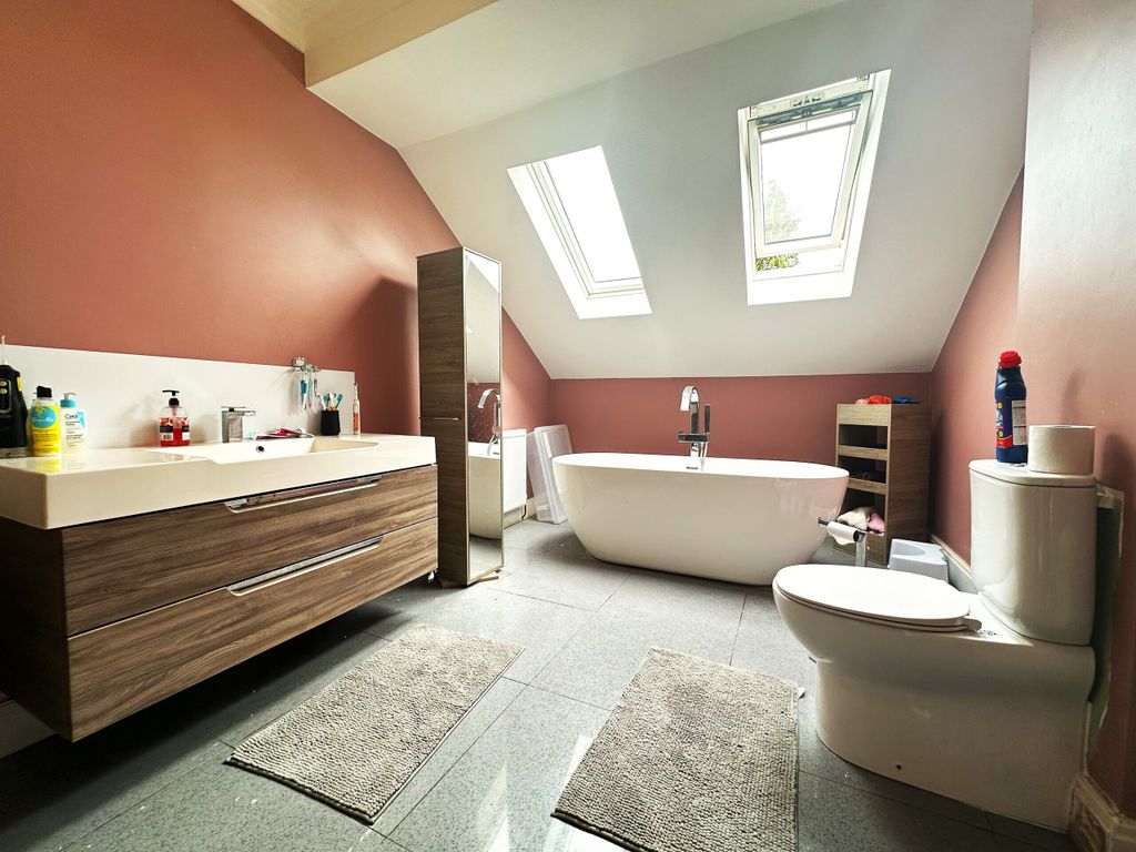 Property photo 2 of 3 Bathroom