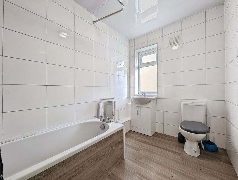 Property photo 3 of 7 Photo 1