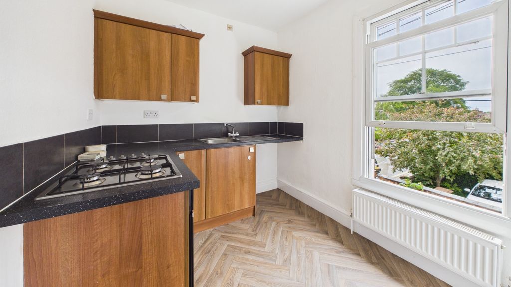 Property photo 2 of 11 5208514