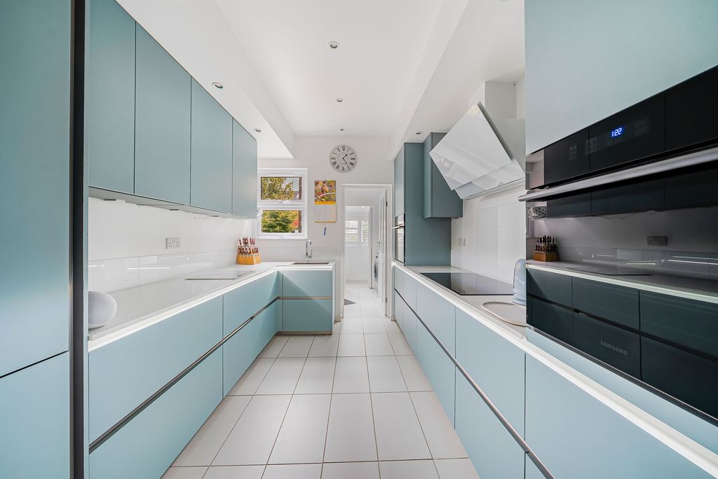 Property photo 3 of 20