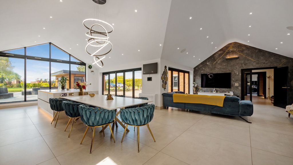 Additional image 19 of 6 bed detached house for saleWithybrook Road Bulkington Bedworth, Warwickshire CV12