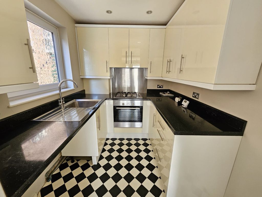 Property photo 3 of 8 Photo 7