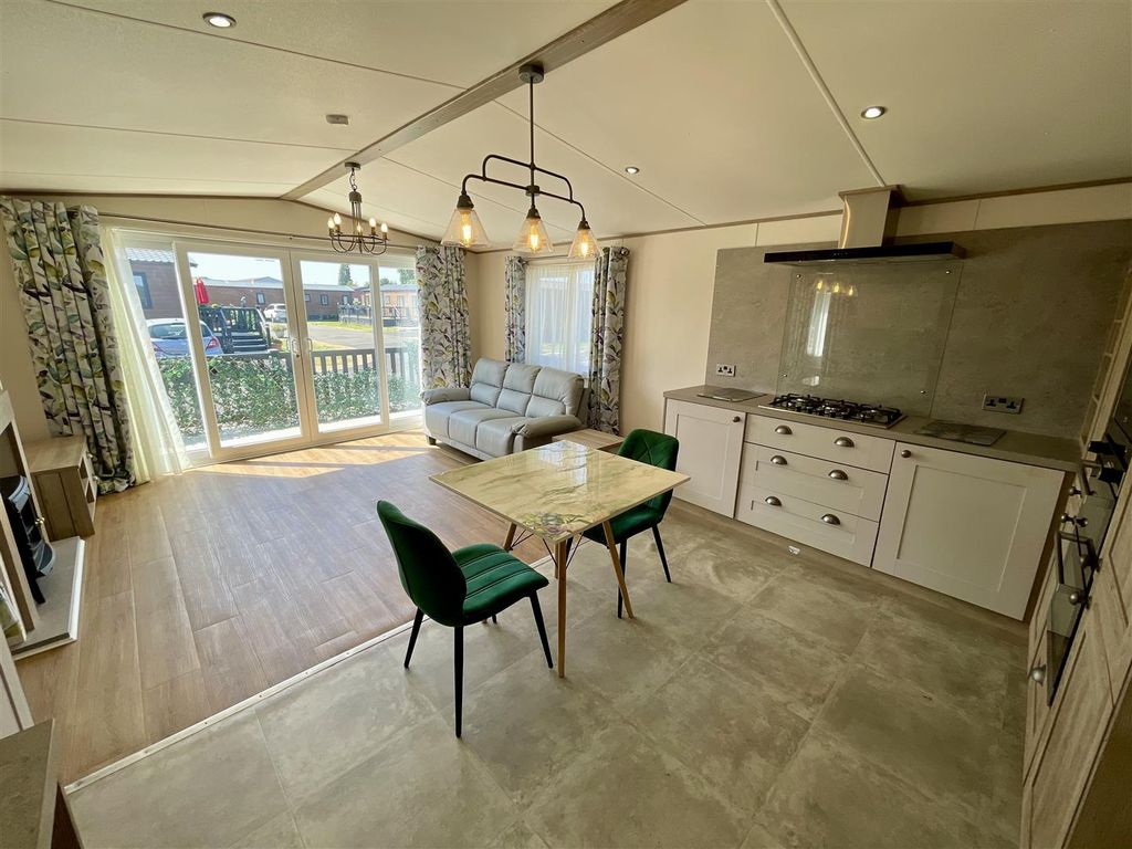 Property photo 2 of 9 Kitchen/Diner