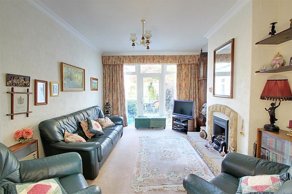 Property photo 3 of 23 Living Room.Jpg