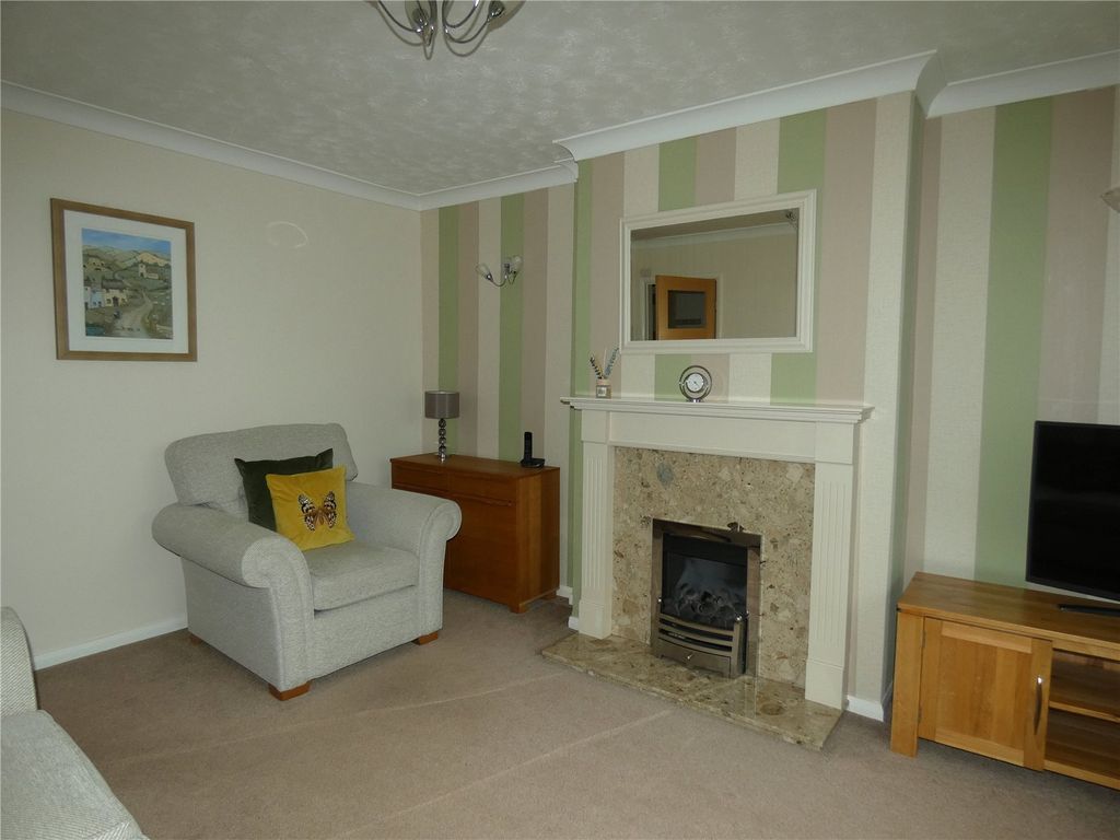 Property photo 3 of 22 Lounge
