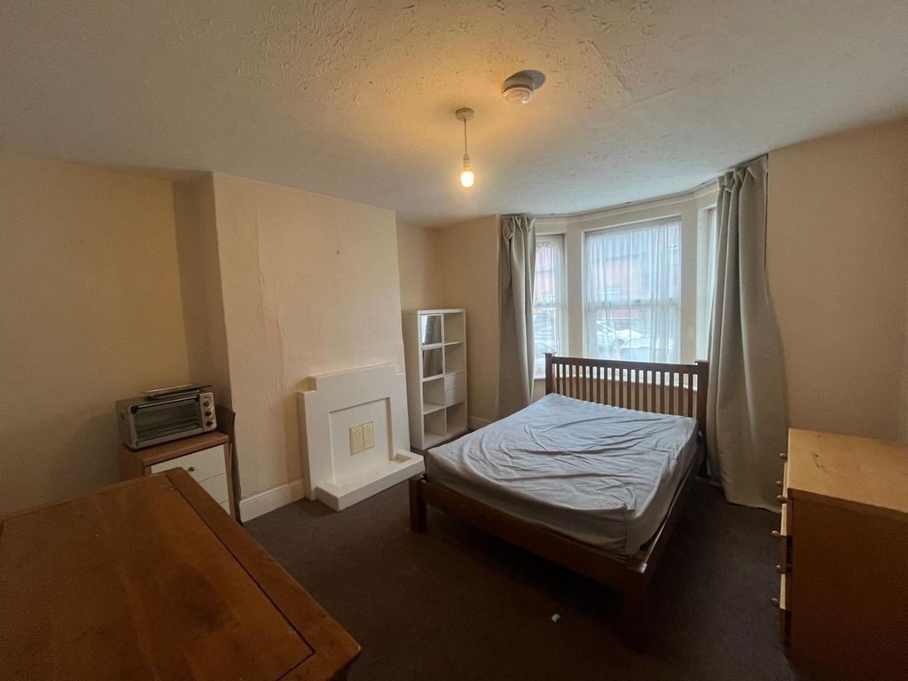 Property photo 1 of 2