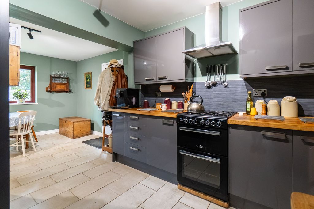 Property photo 3 of 52