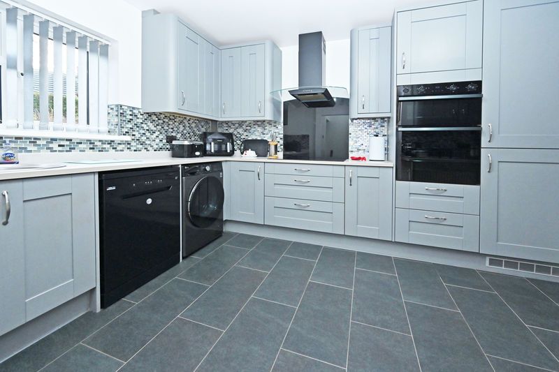 Property photo 3 of 26 Kitchen