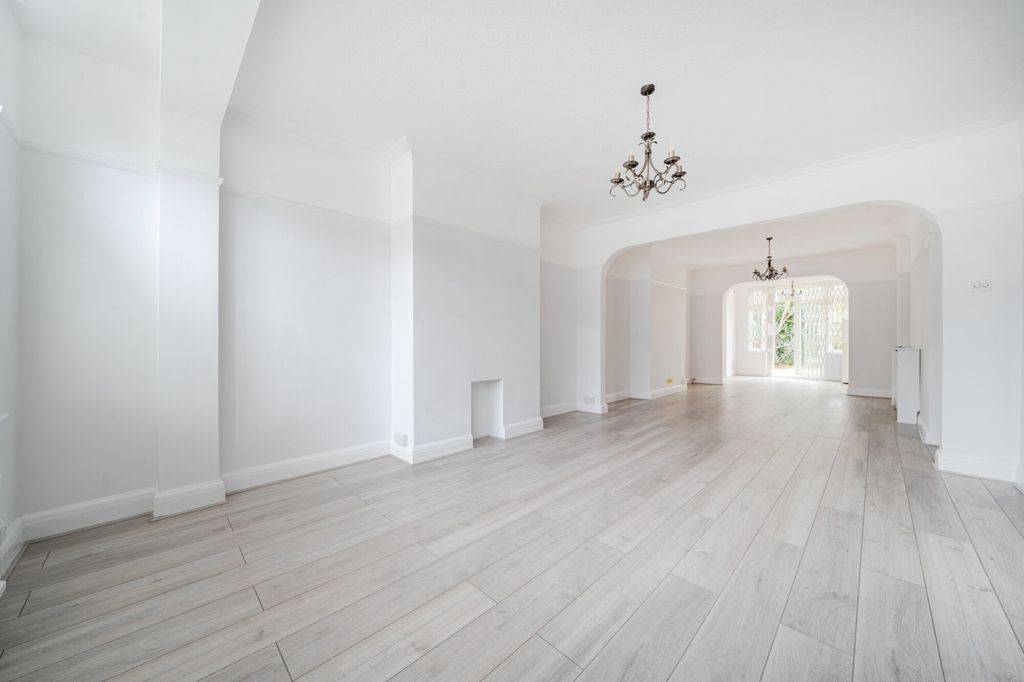 Property photo 2 of 18 Reception