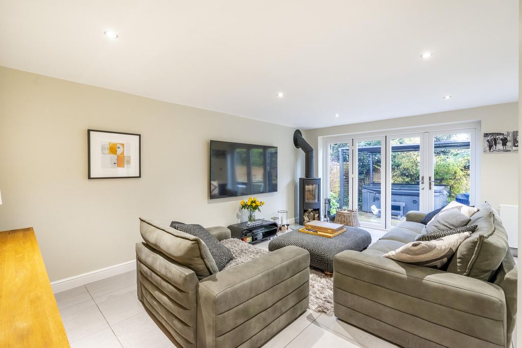 Property photo 2 of 22 Living Room