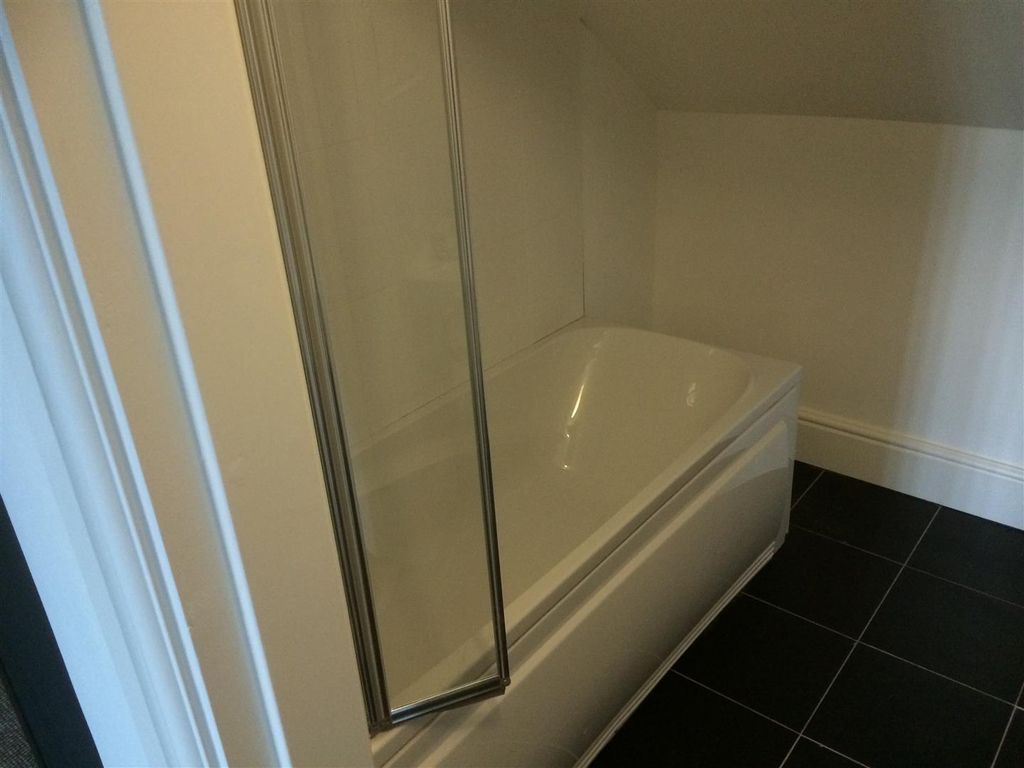 Property photo 1 of 8 Bathroom F 6 .Jpg