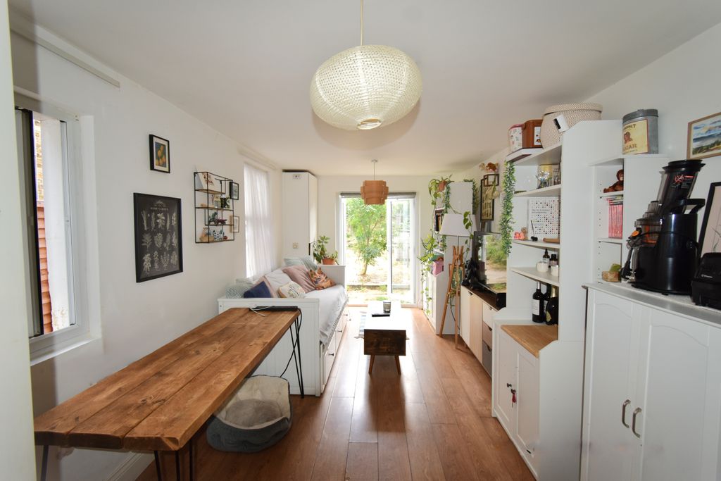 Property photo 3 of 7