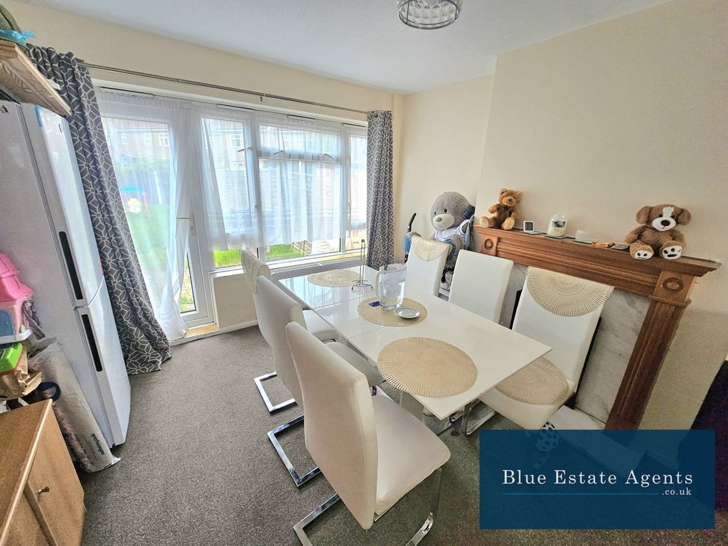 Property photo 3 of 17 Dining Area