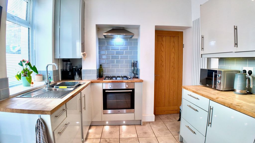 Property photo 3 of 25