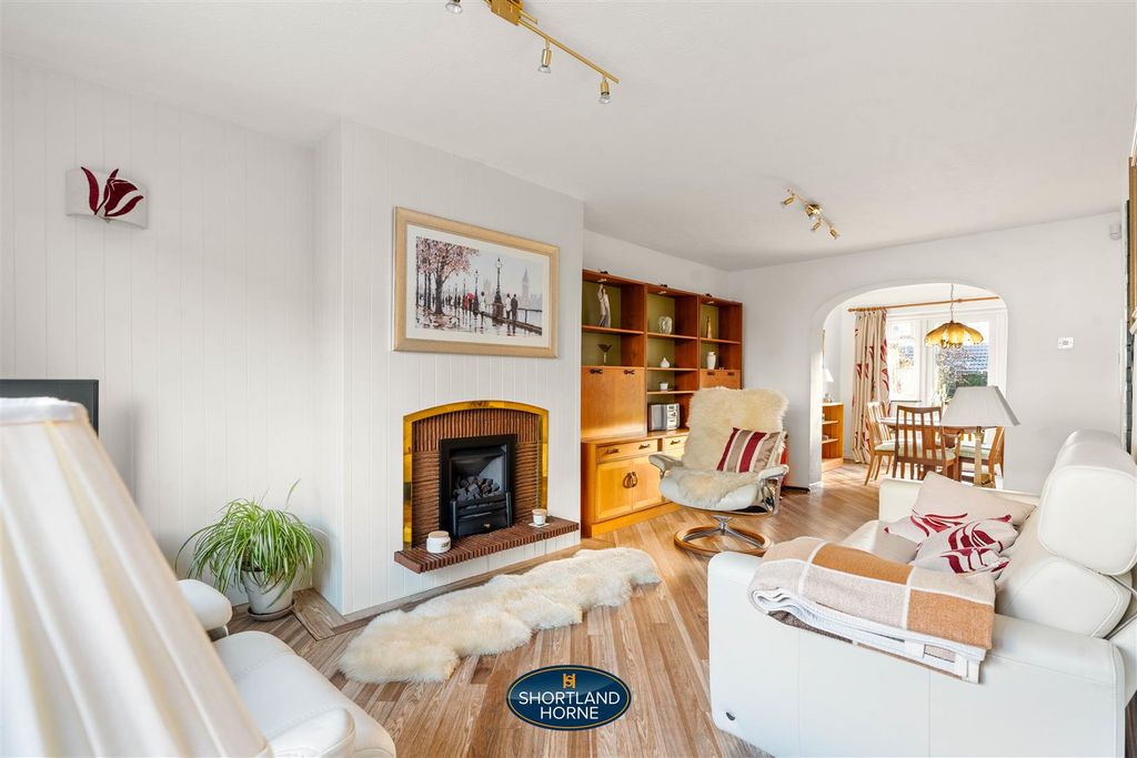 Property photo 3 of 25 22 Chatsworth Rise (15 Of 28).Jpg