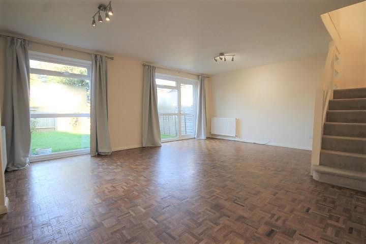 Property photo 3 of 10 Living Room