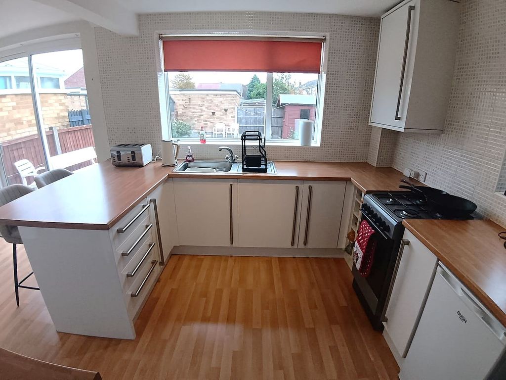 Property photo 3 of 13 Kitchen Diner