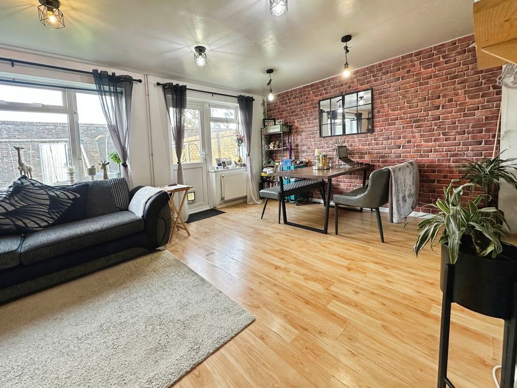 Property photo 2 of 11 Pbox-Img.Jpg