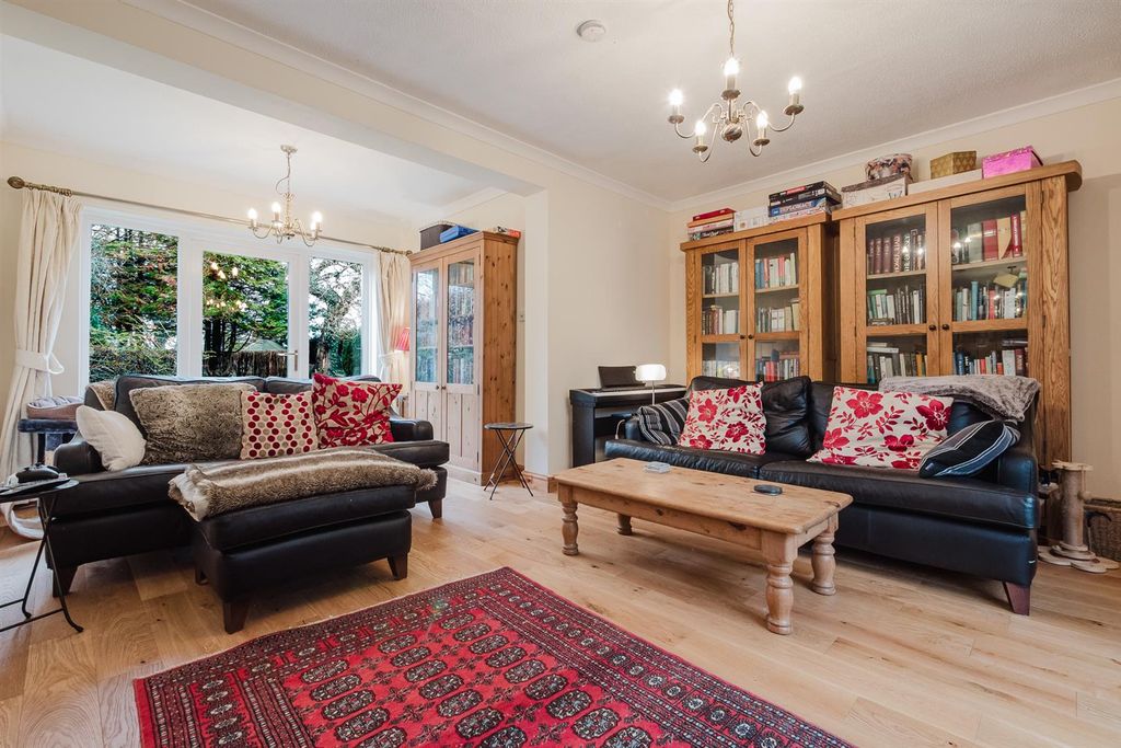 Property photo 2 of 17 P2122171.Jpg