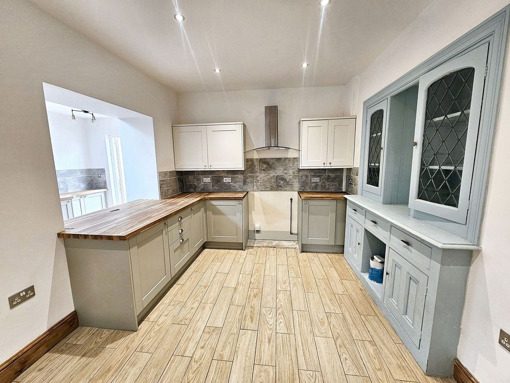 Property photo 3 of 42