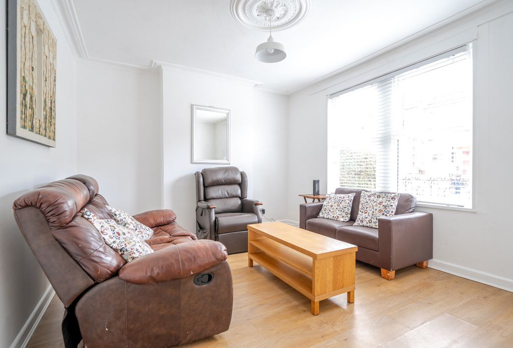 Property photo 3 of 16 Sitting Room