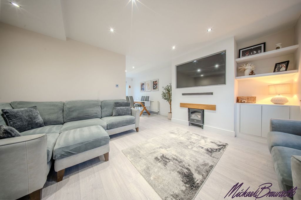 Property photo 3 of 26