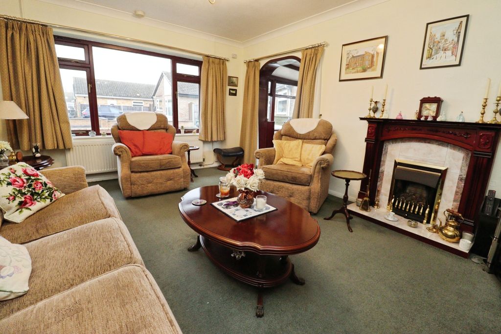 Property photo 2 of 20