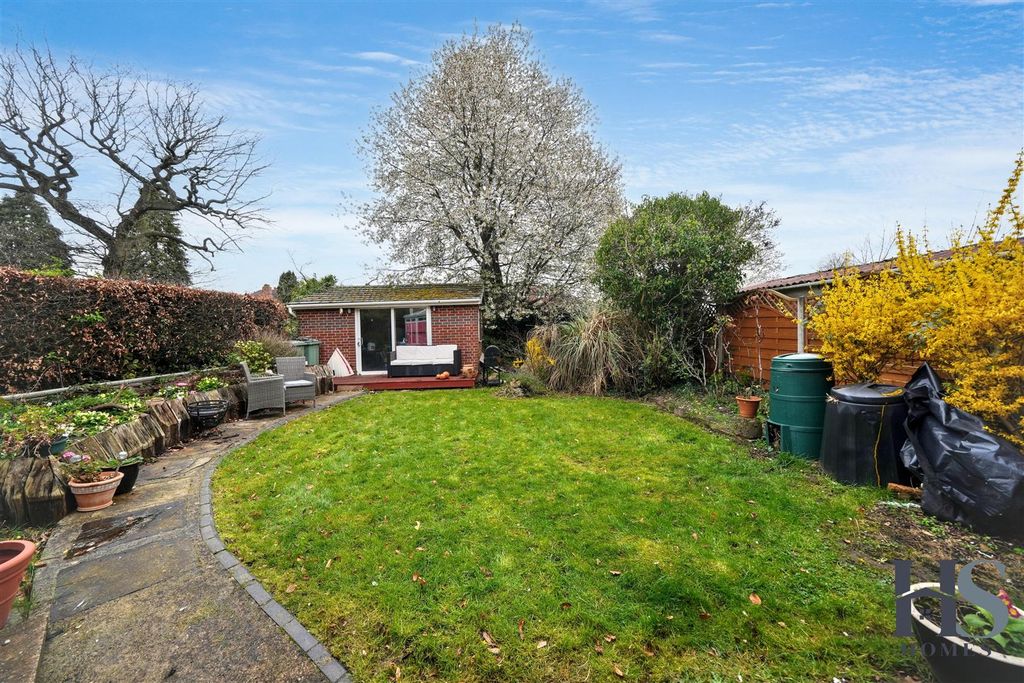 Property photo 2 of 19 Garden.Jpg