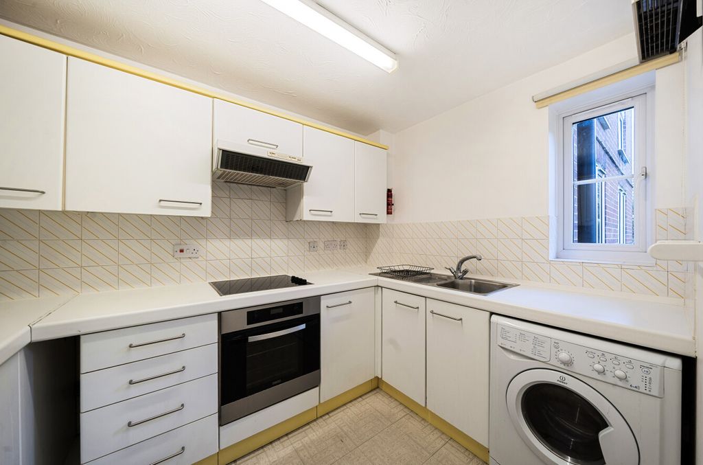 Property photo 3 of 9 1359495-15-68d42F...