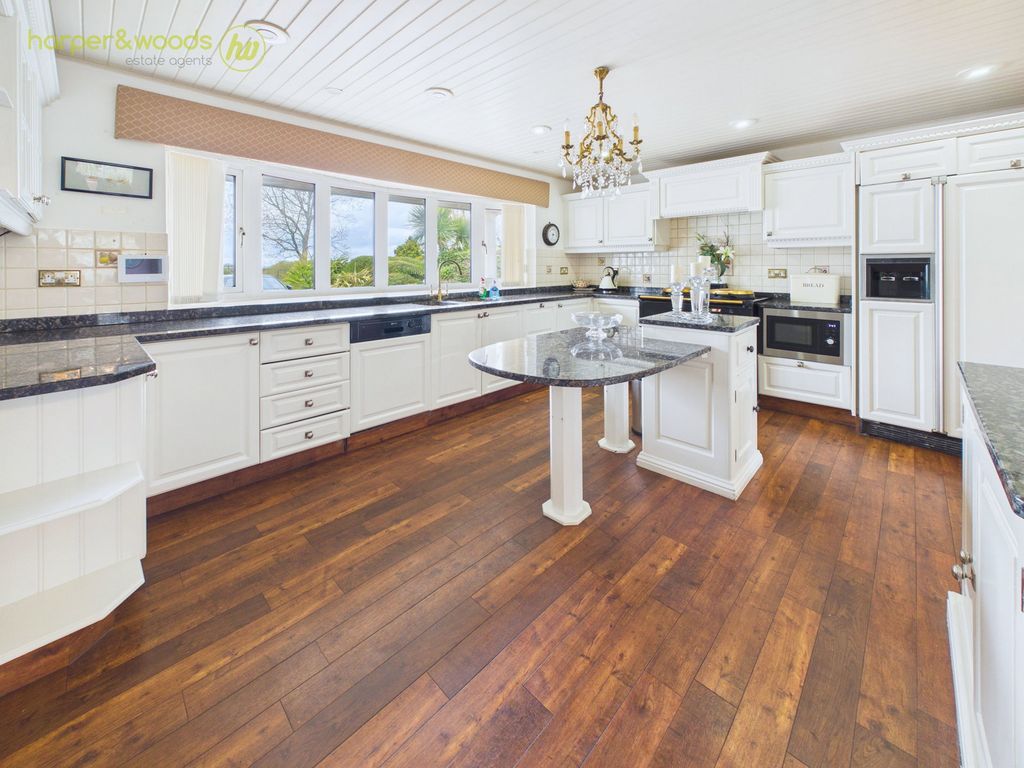 Property photo 3 of 43