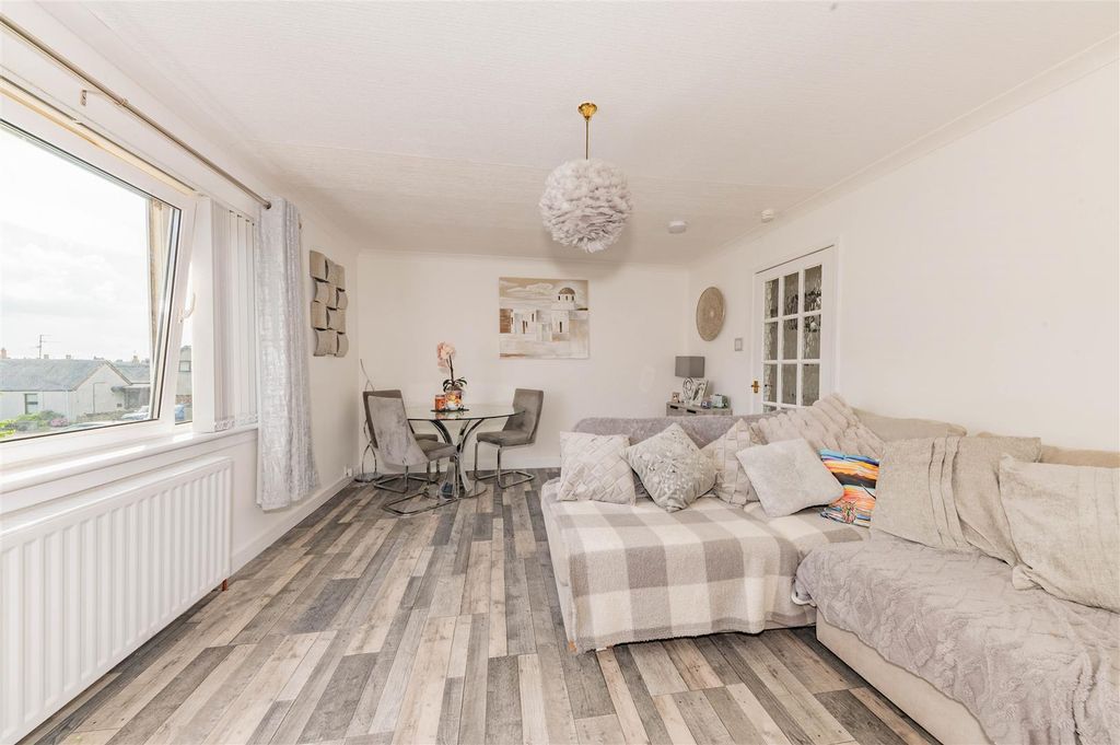 Property photo 3 of 13 47D Brook Street Monifieth-7.Jpg