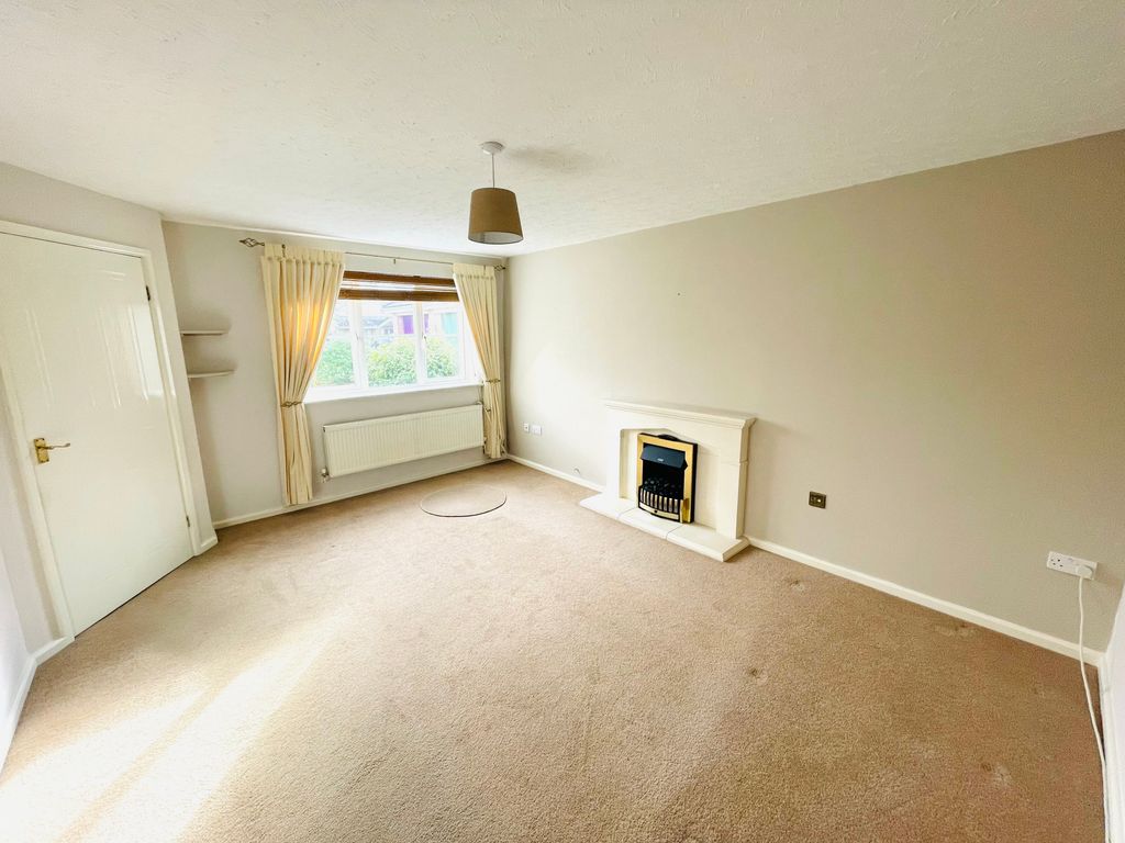 Property photo 3 of 13 Living Room