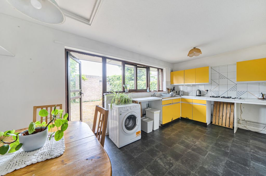Property photo 2 of 16 1469128-16-6A1d83...