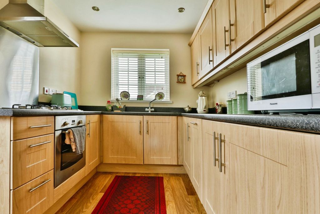 Property photo 2 of 17 4489845