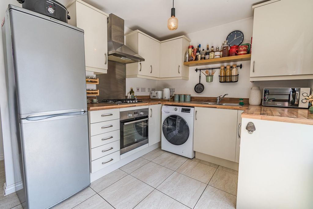 Property photo 3 of 21 Kitchen / Dining