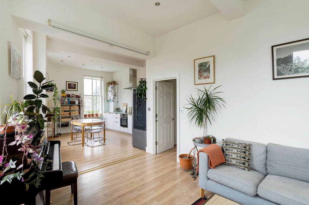 Property photo 3 of 16 Old Ford Road E2