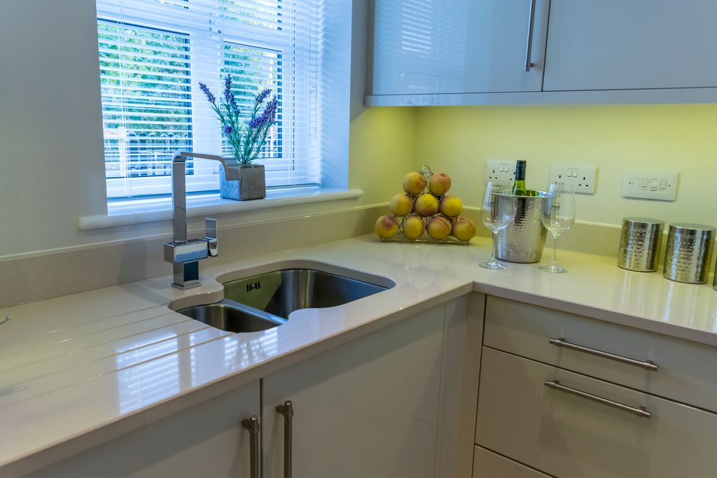 Property photo 1 of 10 Kitchen